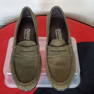 Munro American Olive Green Loafers Size 8N